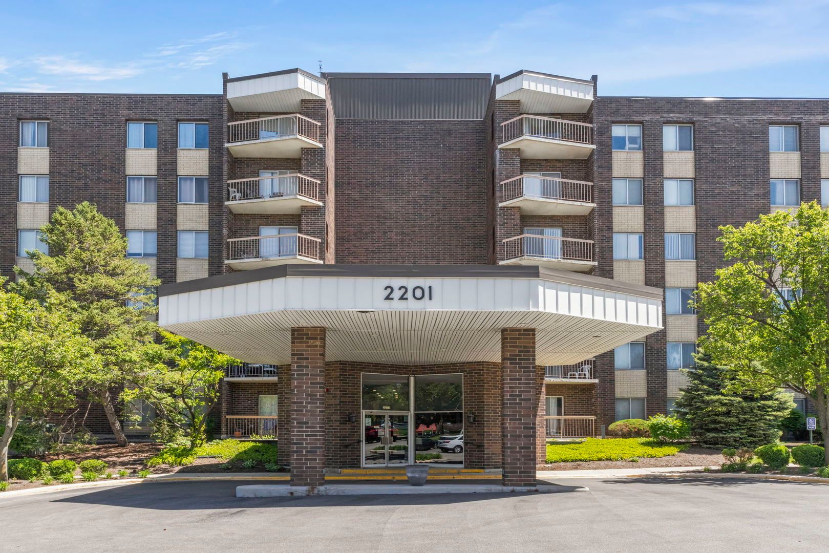 2201 S Grace Street #603 — Lombard, IL 60148