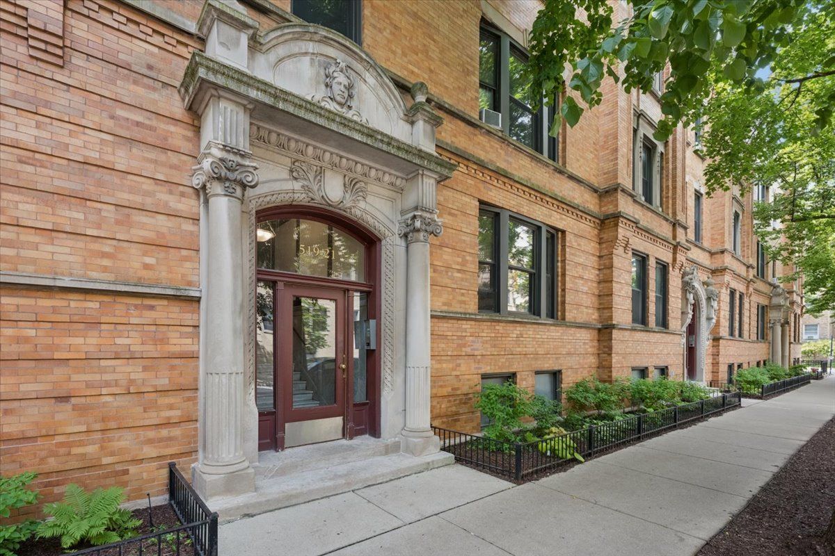 521 W Surf Street #3 — Chicago, IL 60657