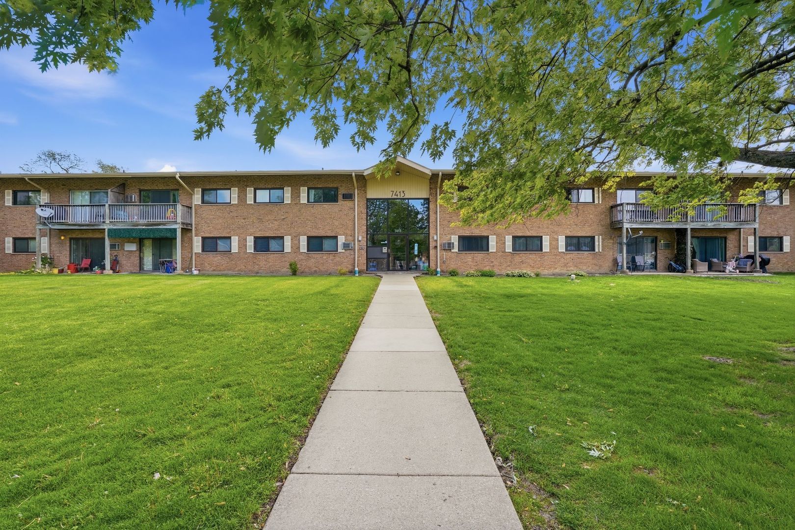 7413 Brookdale Drive #212 — Darien, IL 60561