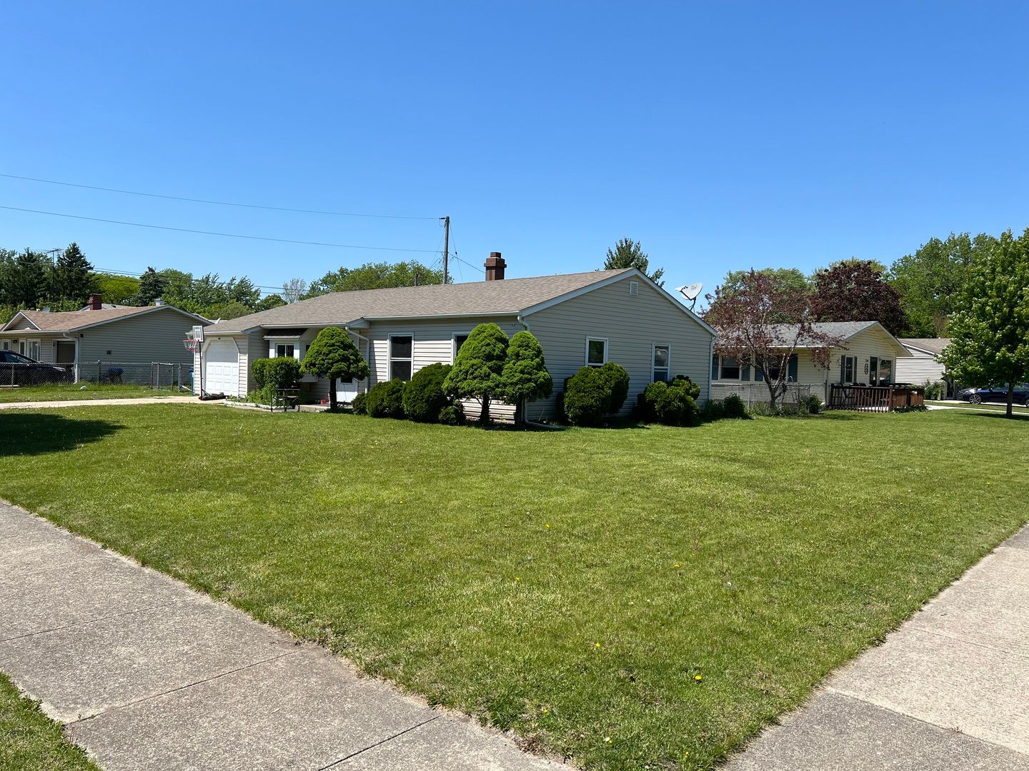 757 Crestwood Drive — Aurora, IL 60506