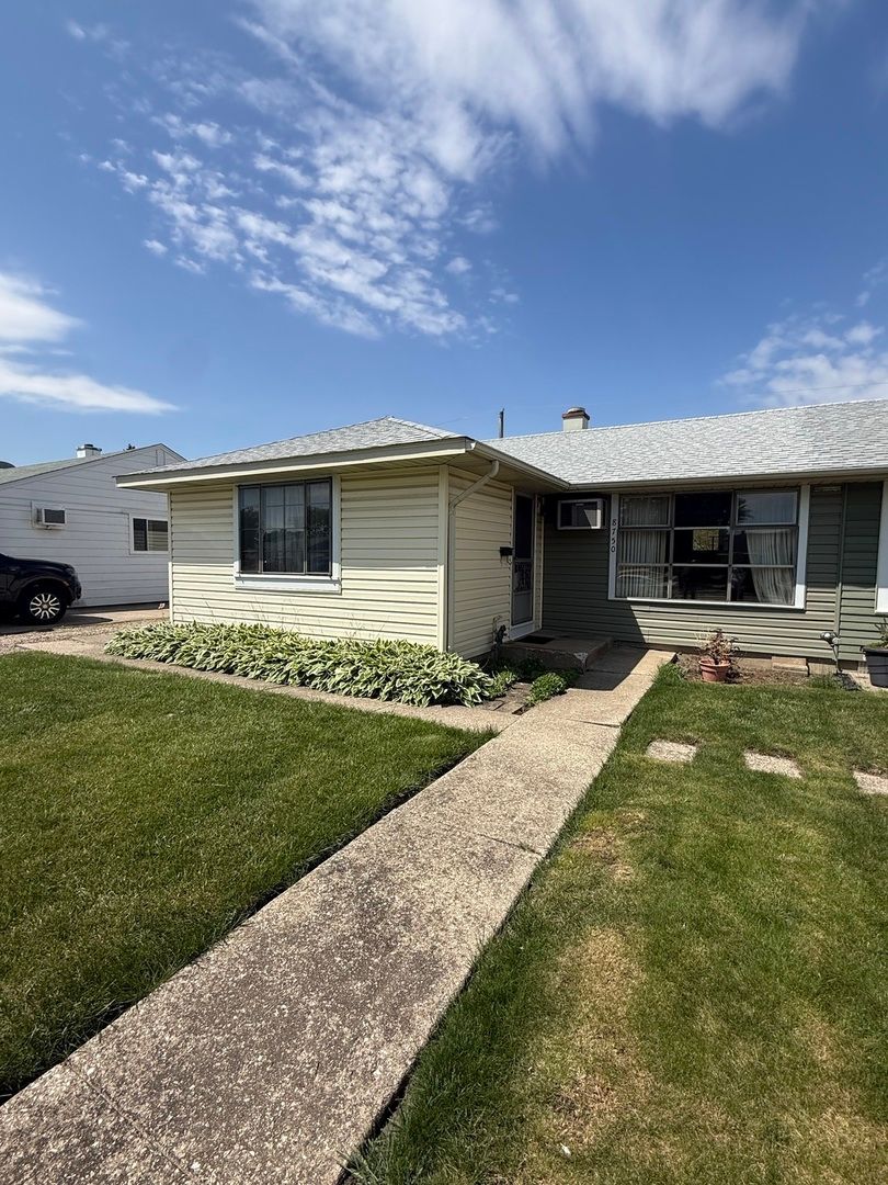 8750 S Kilbourn Avenue — Hometown, IL 60456
