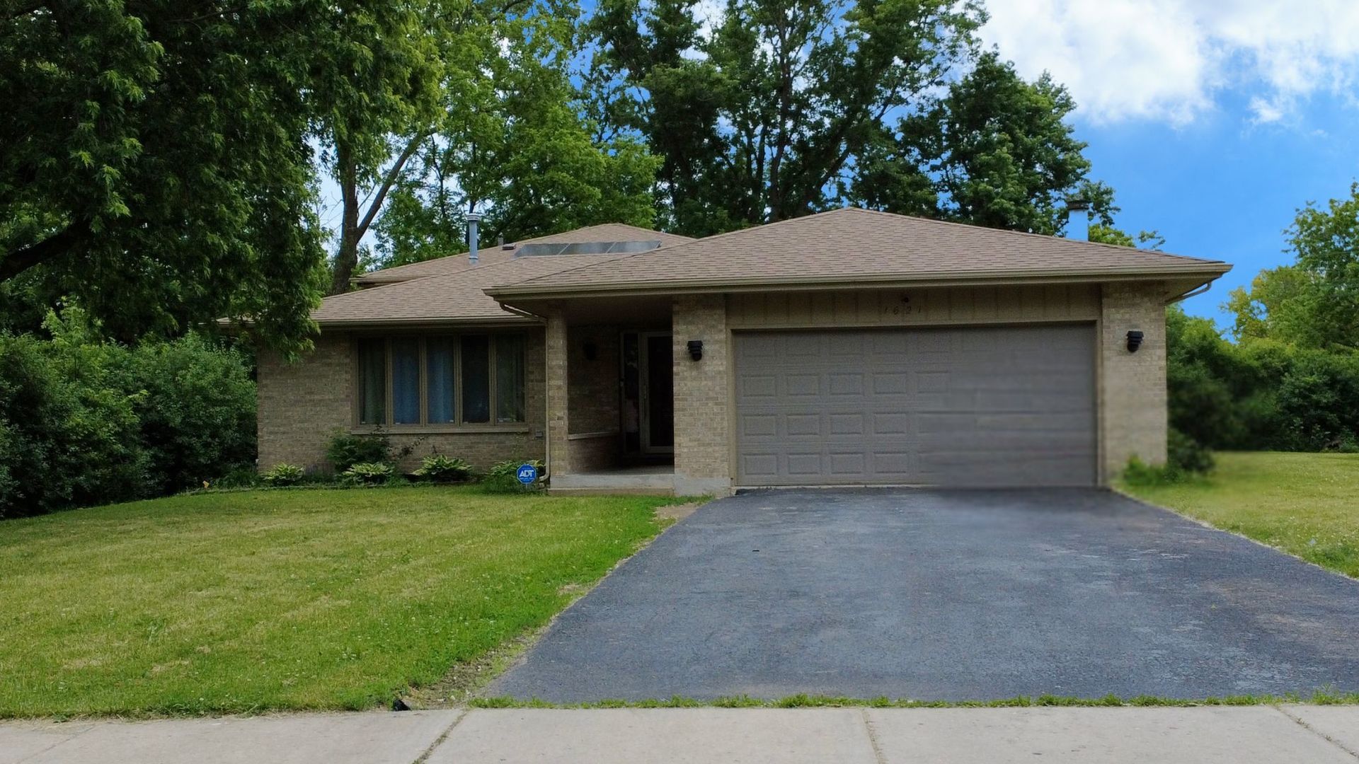 1621 Lawrence Cres — Flossmoor, IL 60422