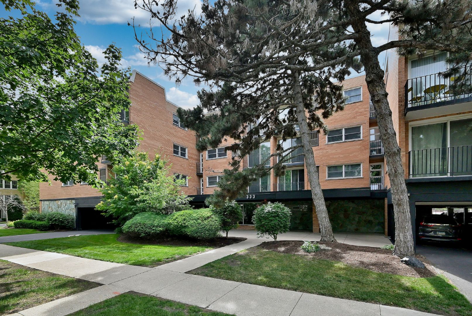 333 S East Avenue #202 — Oak Park, IL 60302
