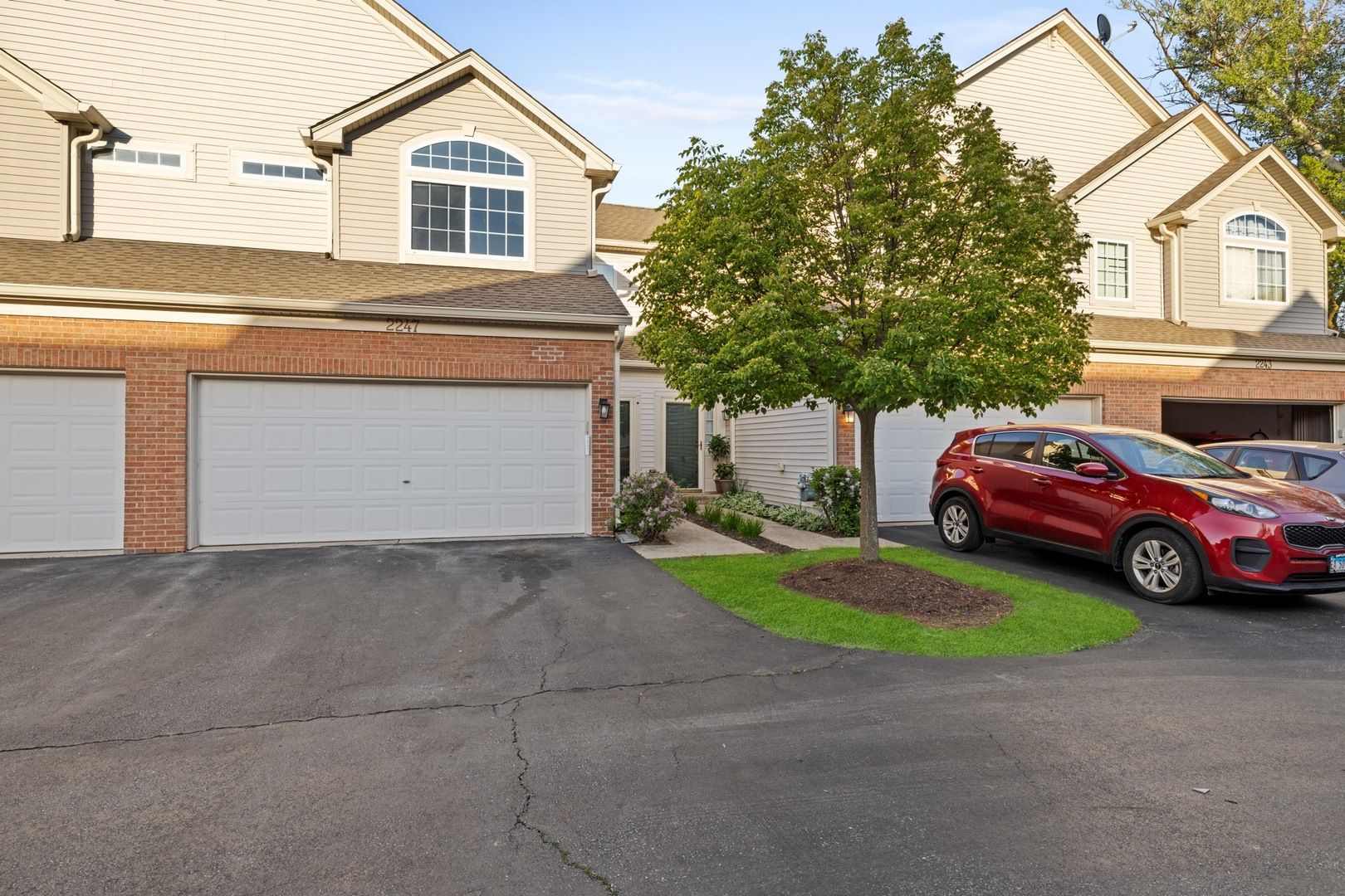 2247 Stoughton Drive — Aurora, IL 60502