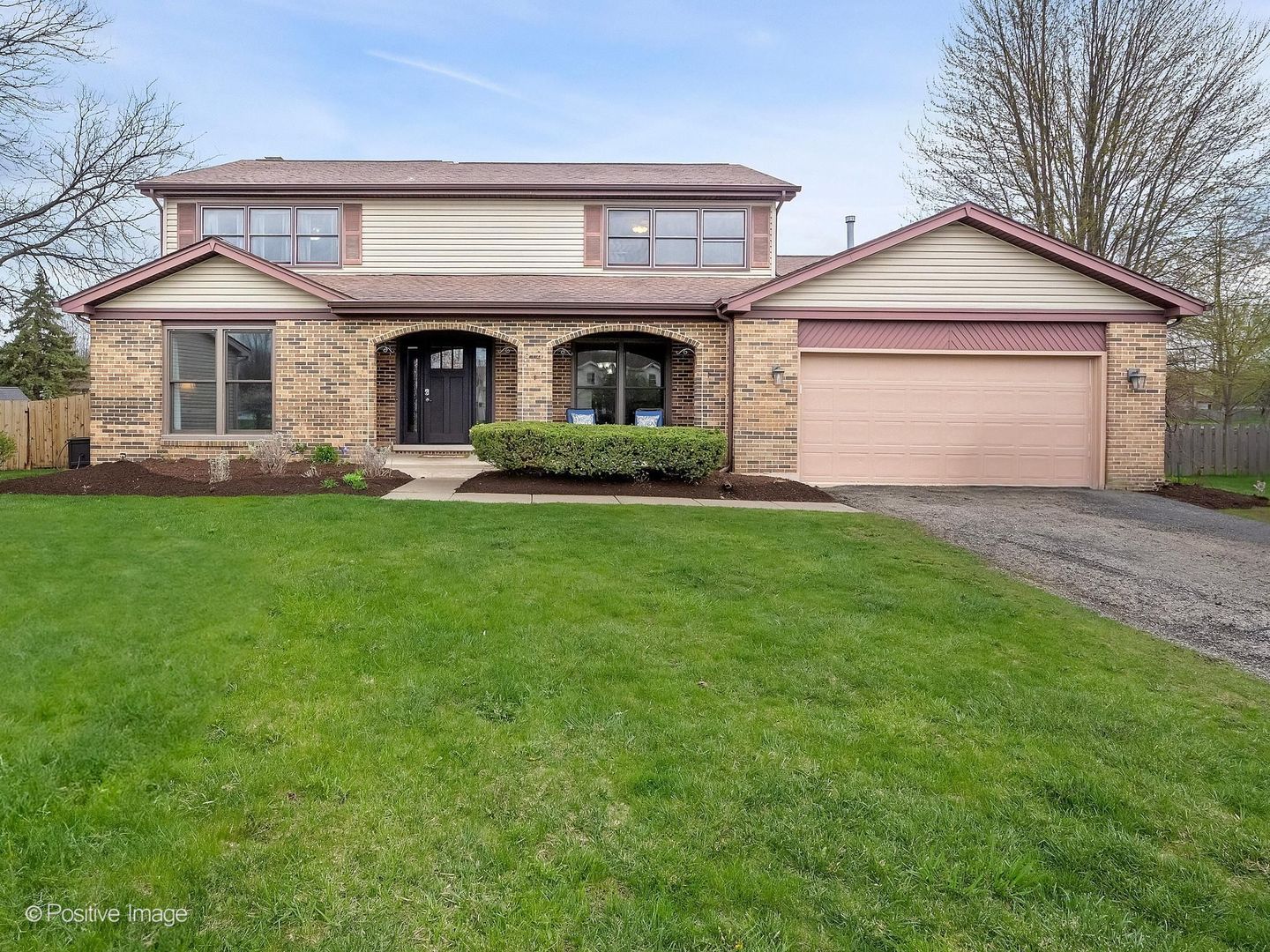 612 Stuart Drive — Carol Stream, IL 60188
