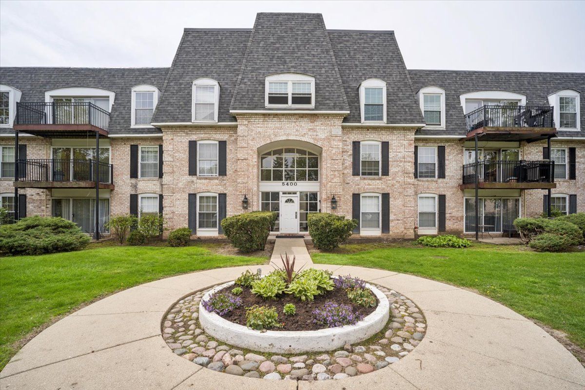 5400 Carriageway Drive #315 — Rolling Meadows, IL 60008