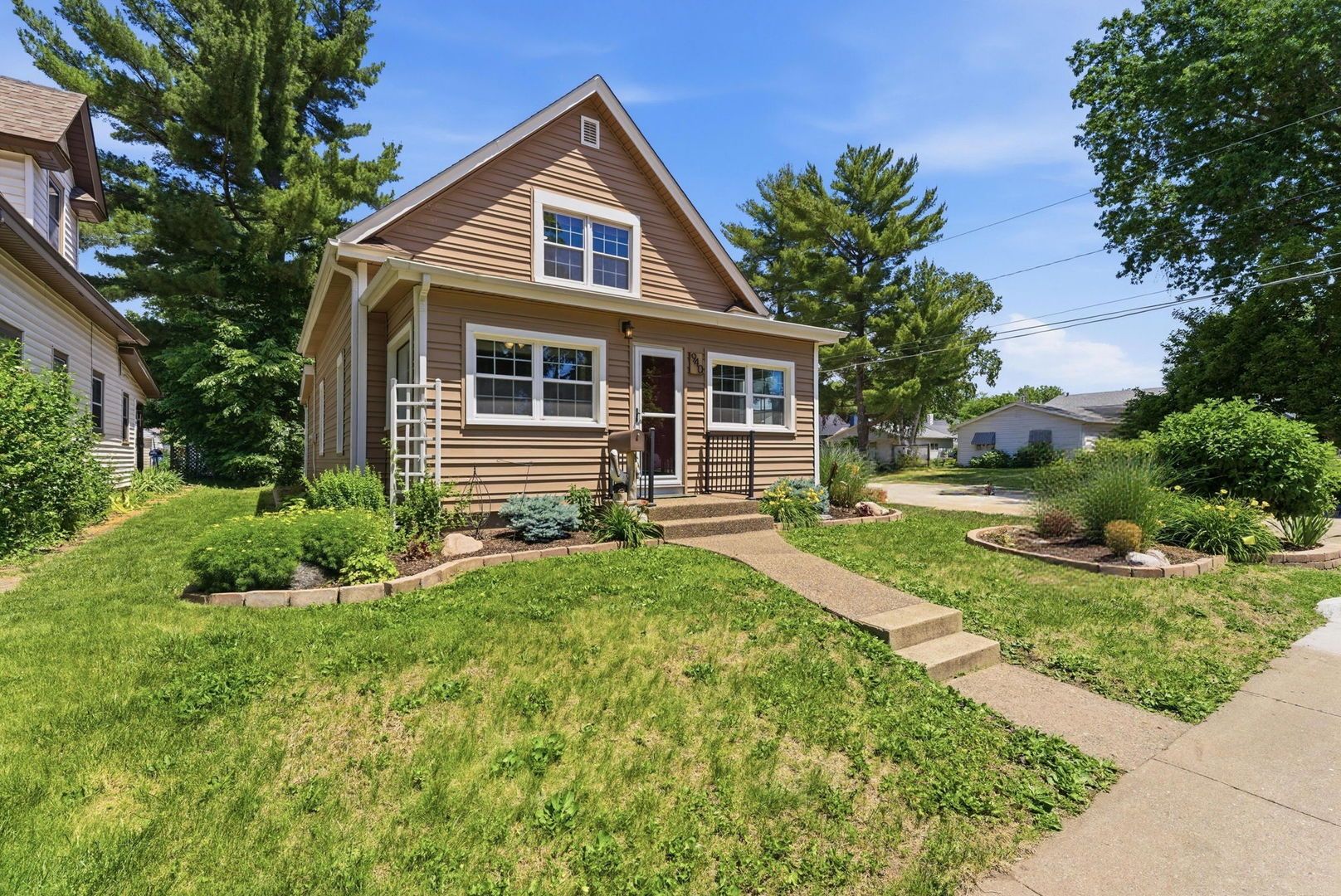940 Jones Street — Bettendorf, IA 52722