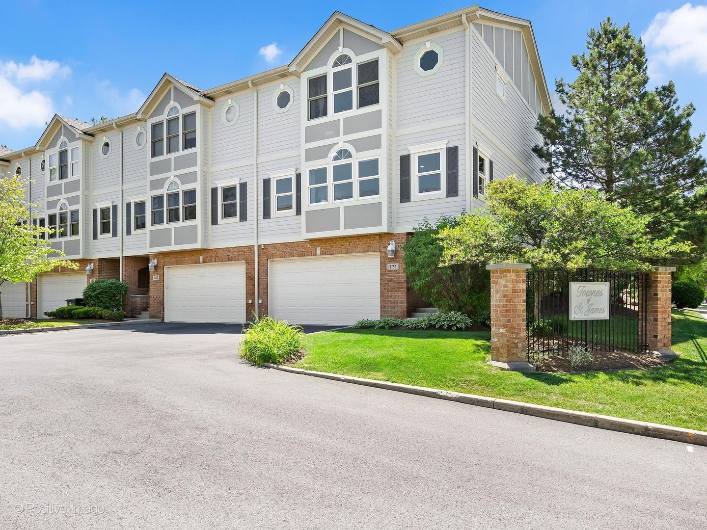 771 W Kristen Court — Palatine, IL 60067