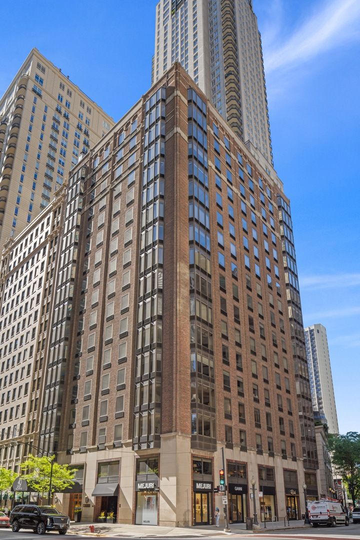 40 E Delaware Place #1502 — Chicago, IL 60611