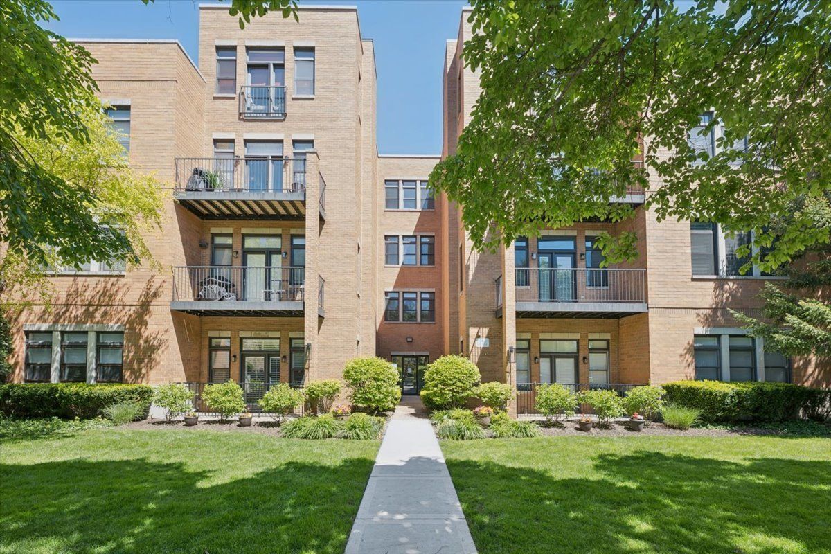 819 Foster Street #1S — Evanston, IL 60201