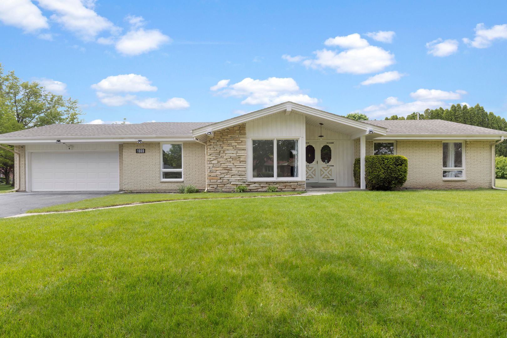 1669 Telemark Drive — Rockford, IL 61108