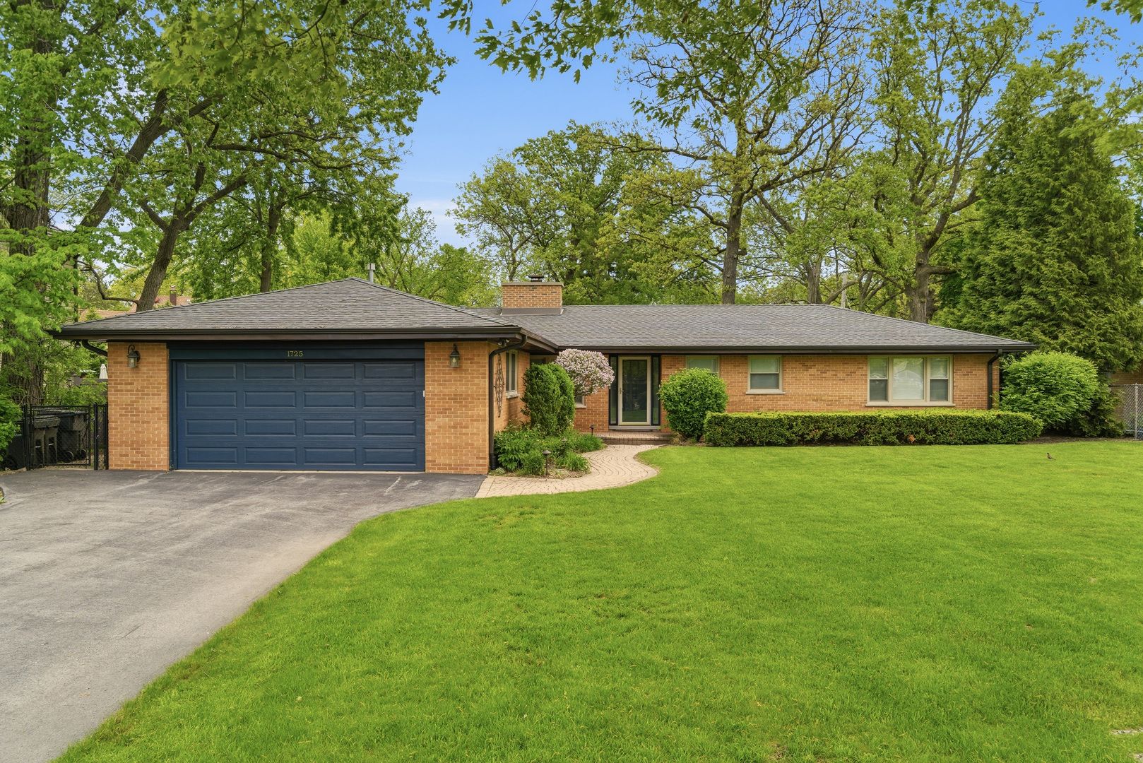 1725 Sunset Ridge Road — Glenview, IL 60025