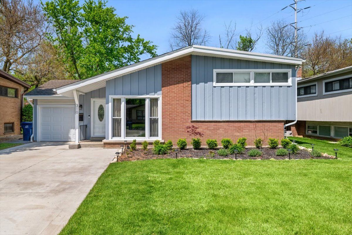 310 Chipili Drive — Northbrook, IL 60062