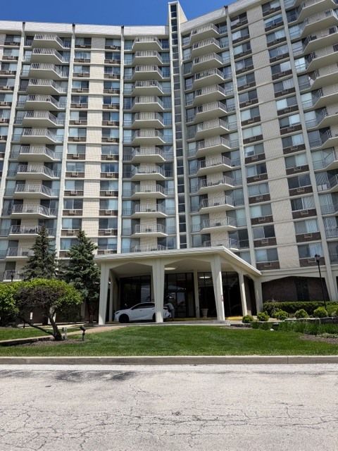 40 N Tower Road #11K — Oak Brook, IL 60523