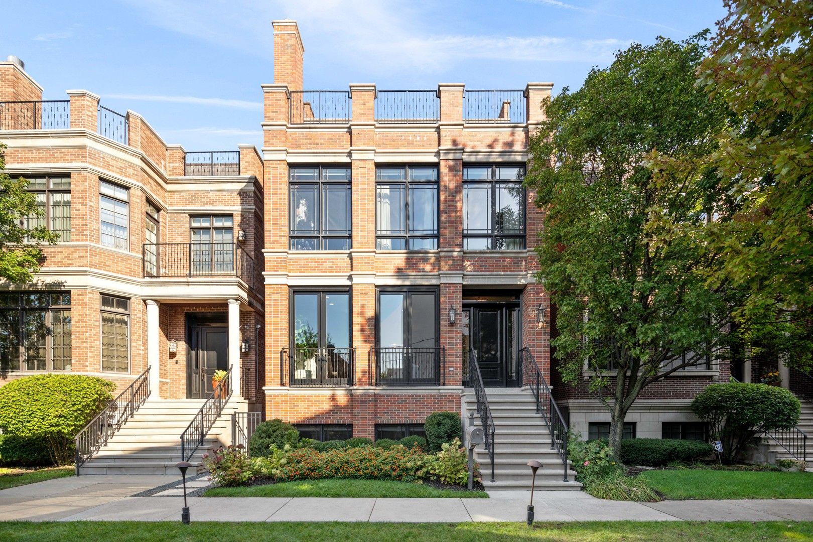 1634 W Surf Street — Chicago, IL 60657