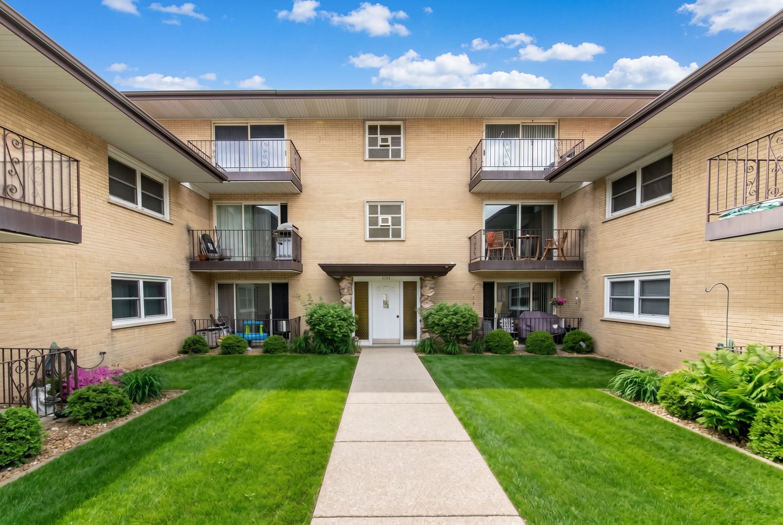6126 S Kensington Avenue #C — Countryside, IL 60525