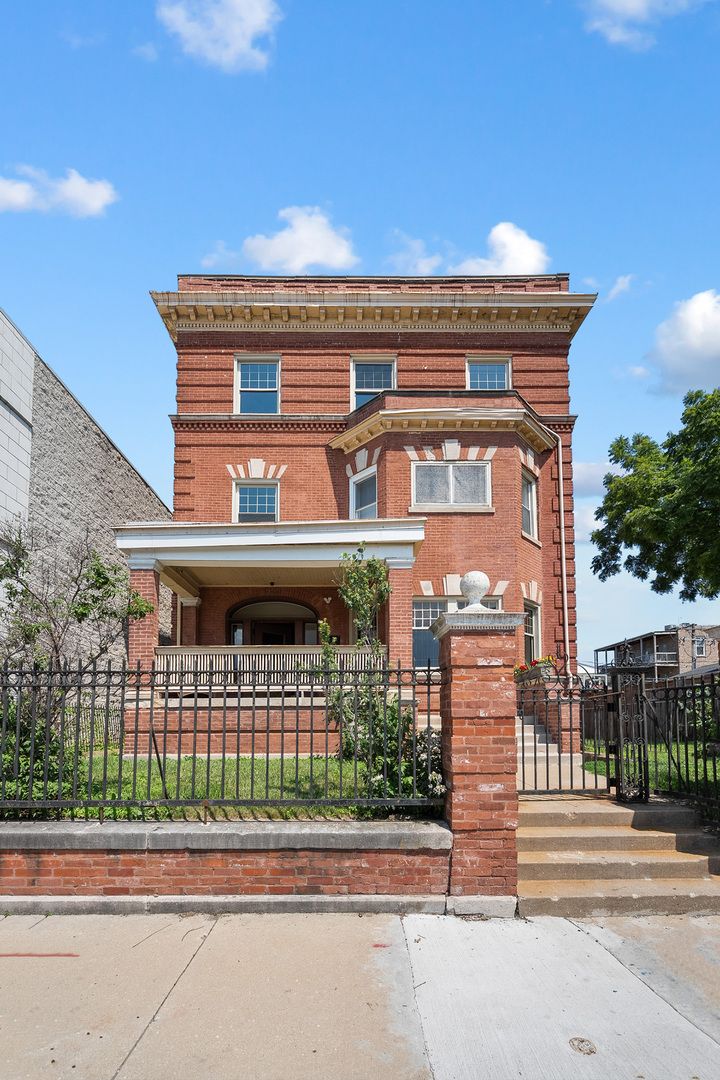 4541 S Forrestville Avenue — Chicago, IL 60653