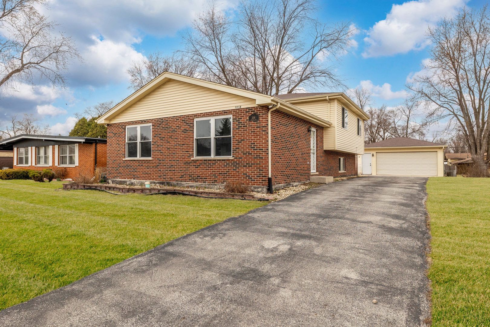 3314 Willow Lane — Markham, IL 60428