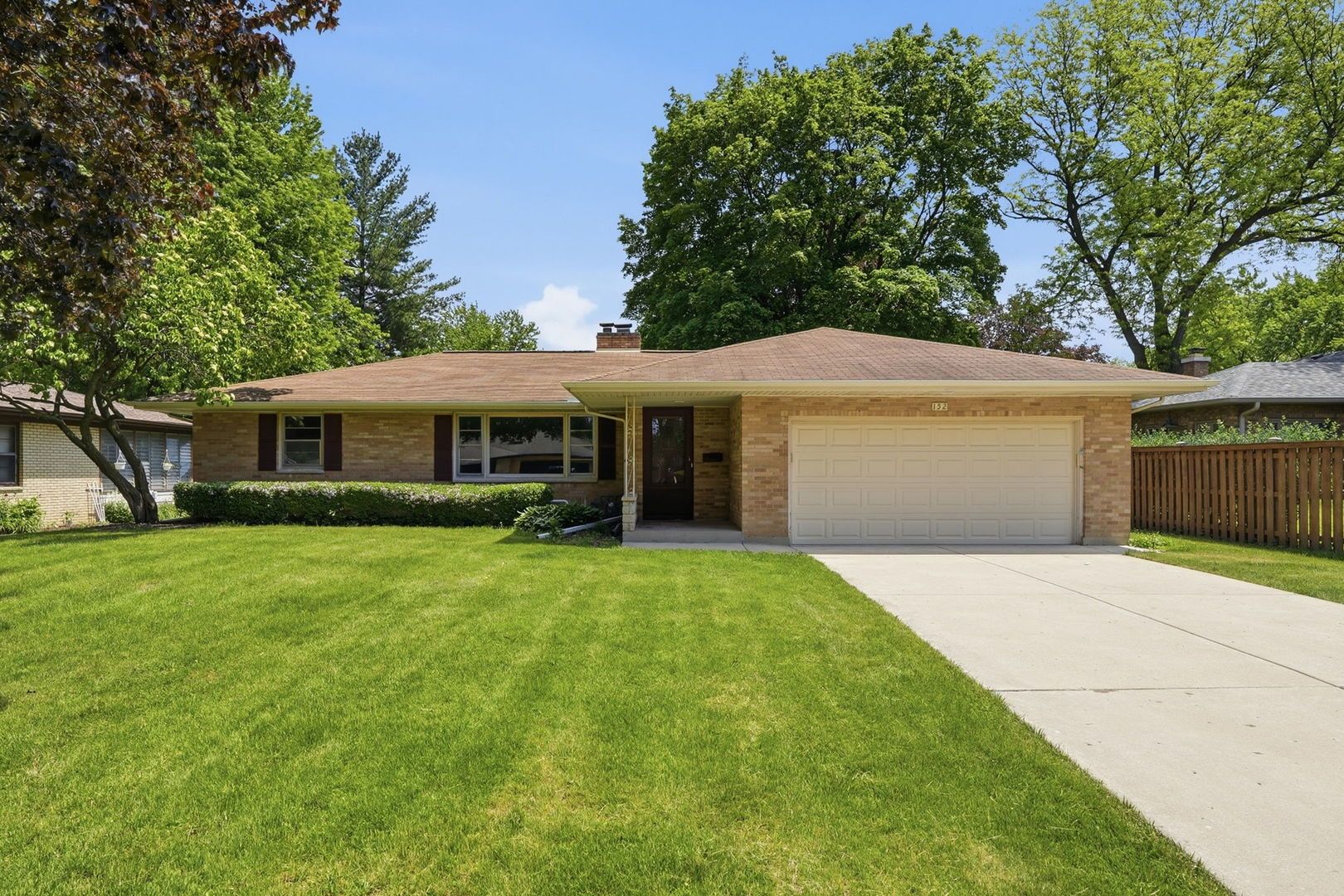 152 Crestwood Drive — East Dundee, IL 60118