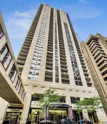 200 N Dearborn Street #2102 — Chicago, IL 60601