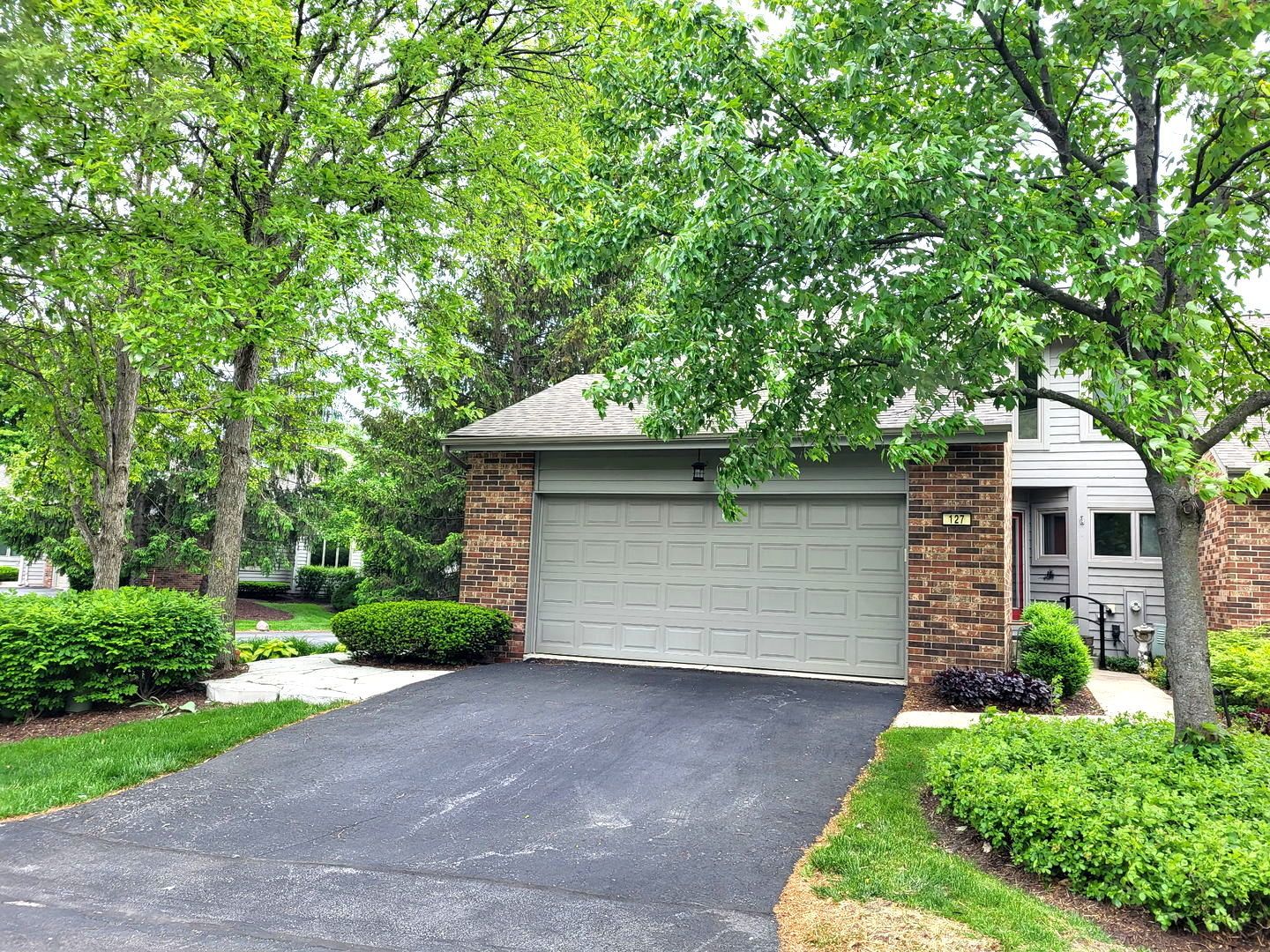 127 Commons Drive — Palos Park, IL 60464