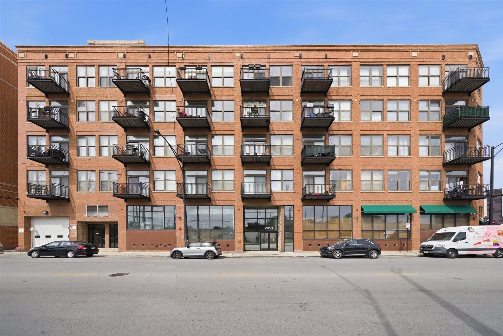 2310 S Canal Street #201 — Chicago, IL 60616