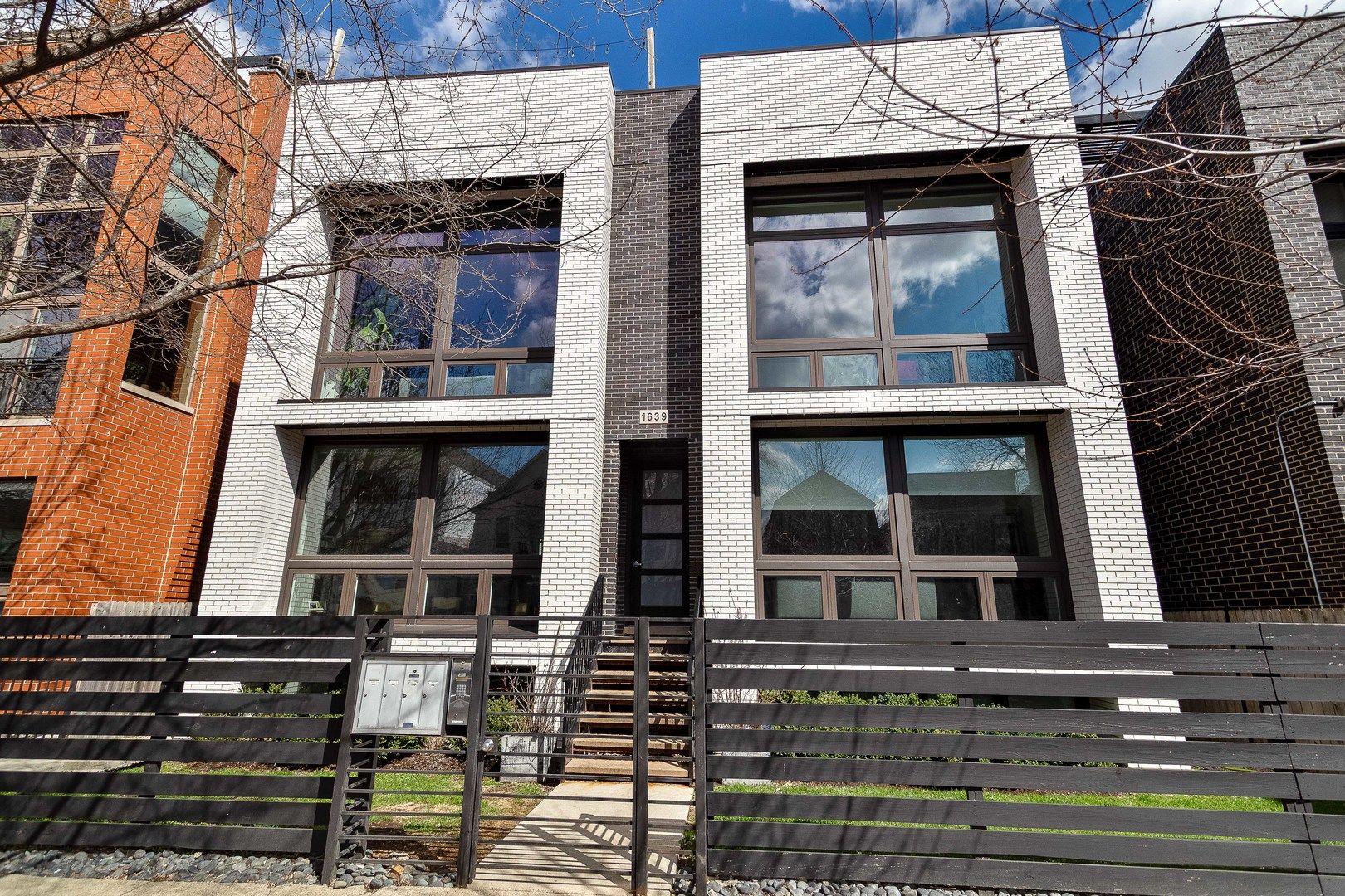 1639 N Artesian Avenue #1S — Chicago, IL 60647