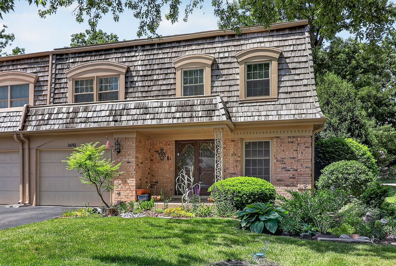 2S742 AVENUE ORLEANS — Oak Brook, IL 60523