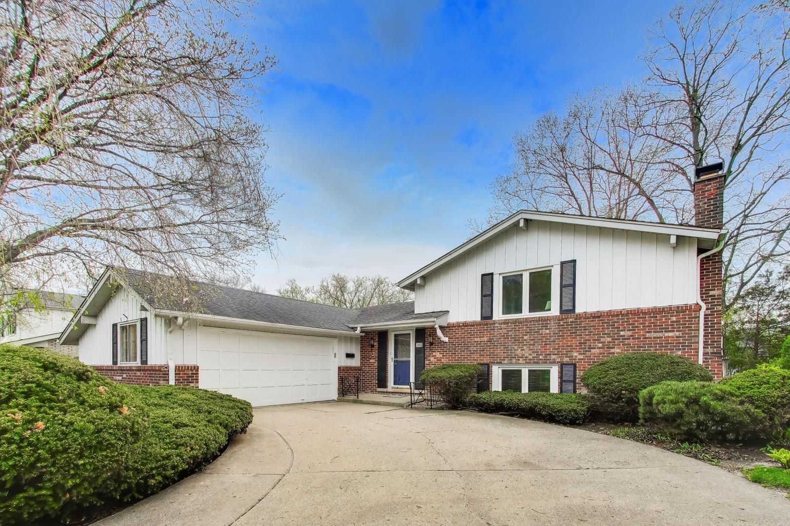 2412 Happy Hollow Road — Glenview, IL 60026