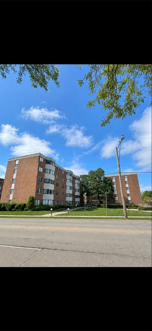 5500 Lincoln Avenue #107 — Morton Grove, IL 60053