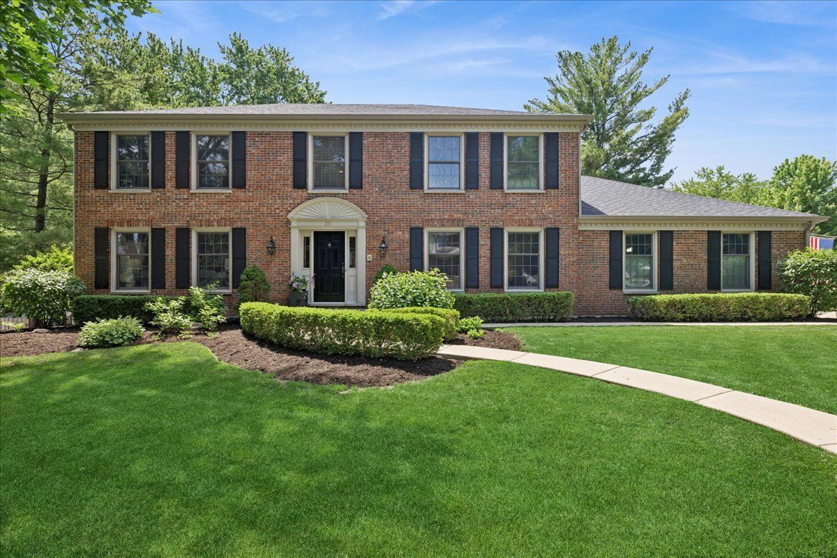 311 Hyatt Drive — Libertyville, IL 60048