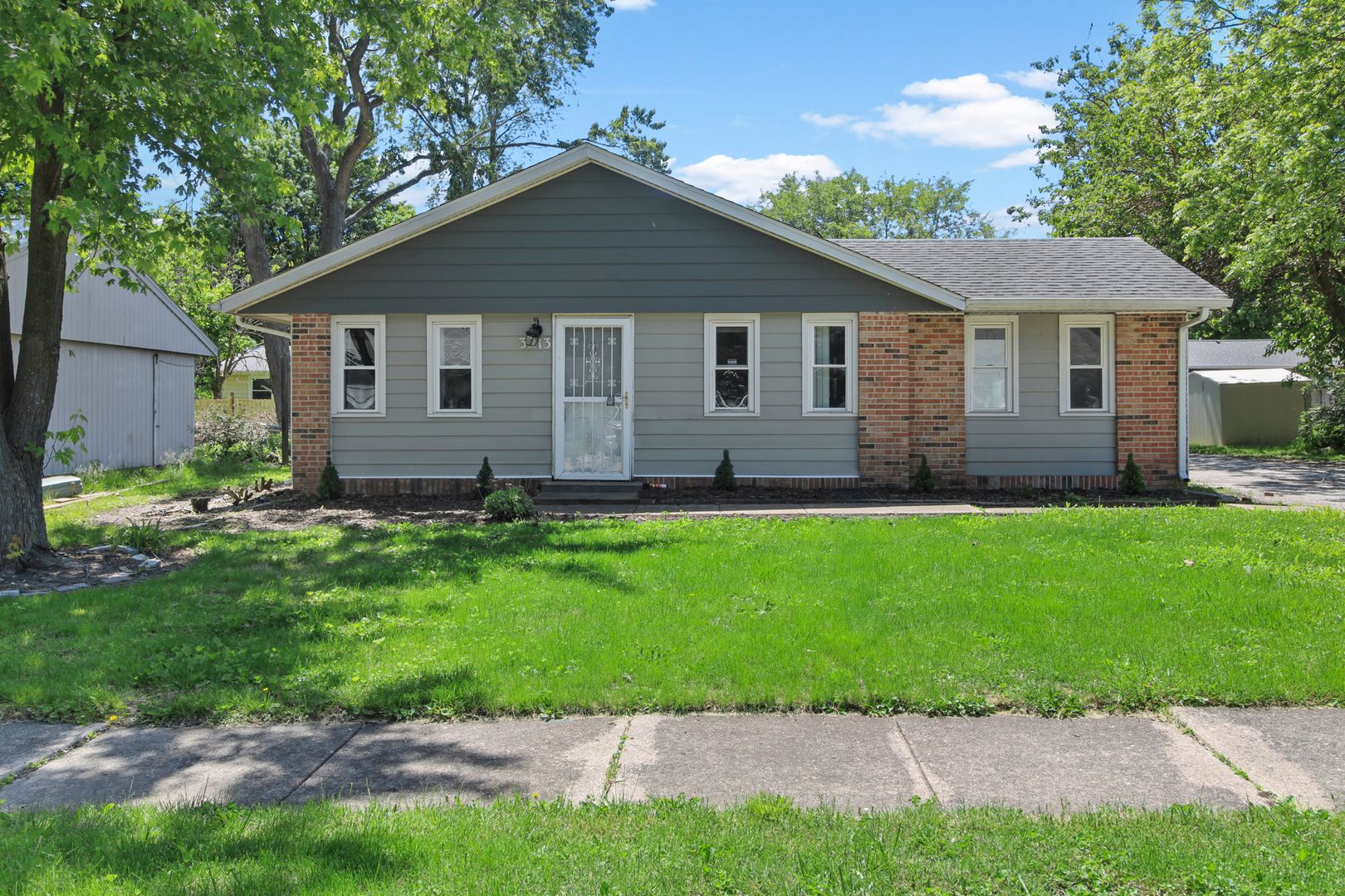 3213 Kimberly Drive — Champaign, IL 61821