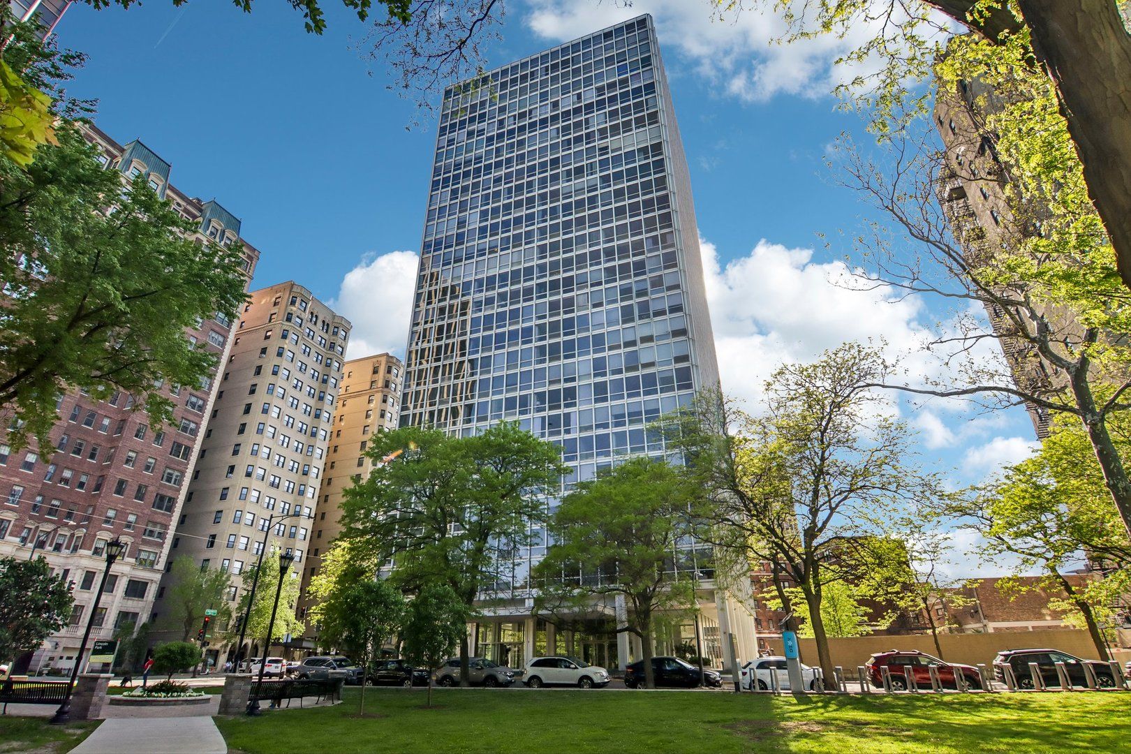 2400 N Lakeview Avenue #1704 — Chicago, IL 60614