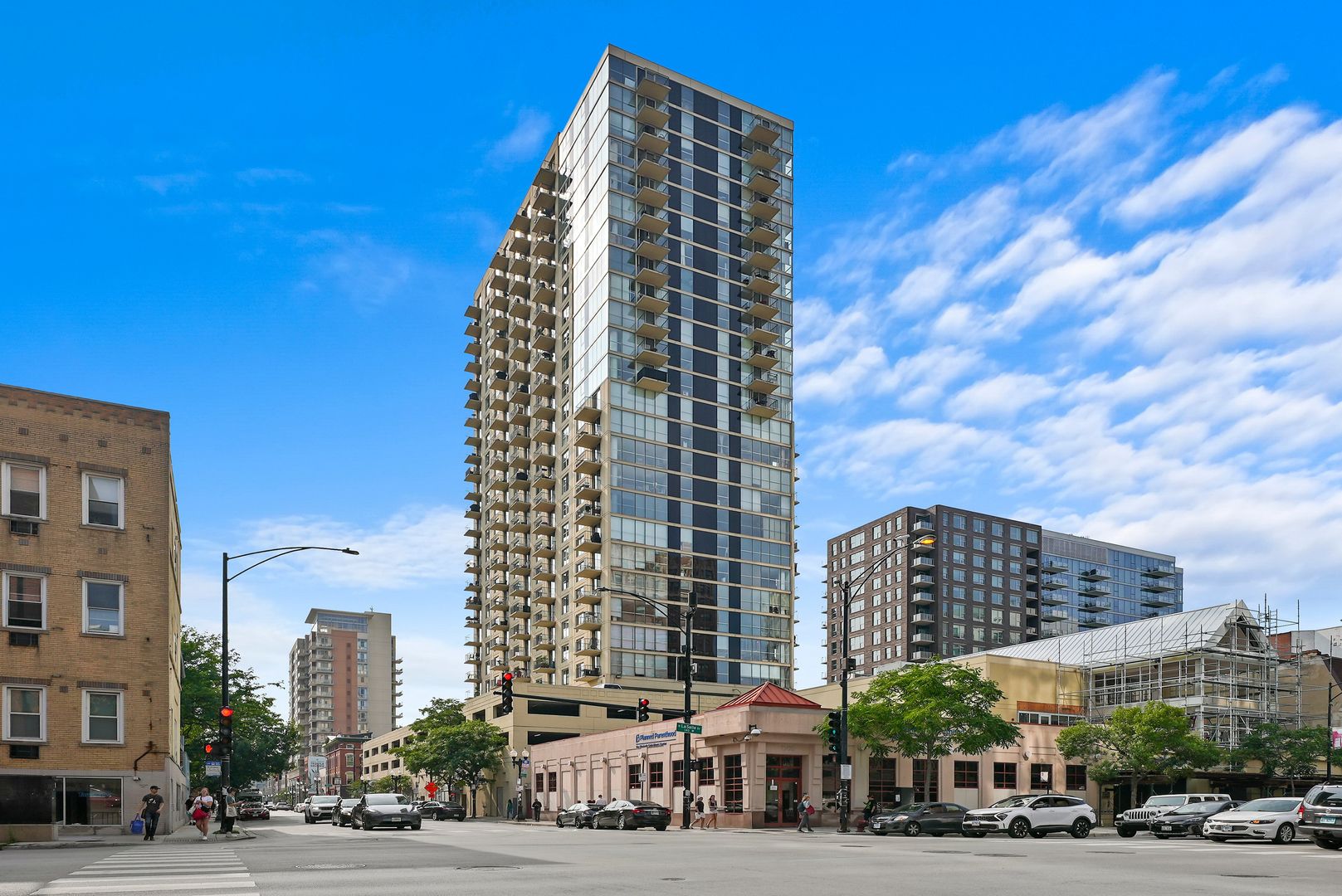 1212 N Lasalle Drive #701 — Chicago, IL 60610
