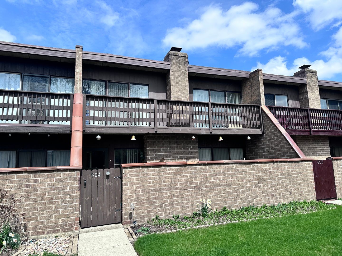 804 Kenneth Circle #804 — Elgin, IL 60120