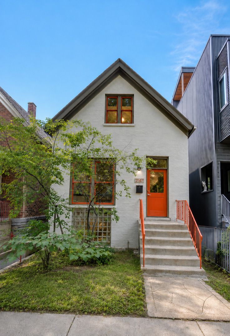 2147 N Claremont Avenue — Chicago, IL 60647