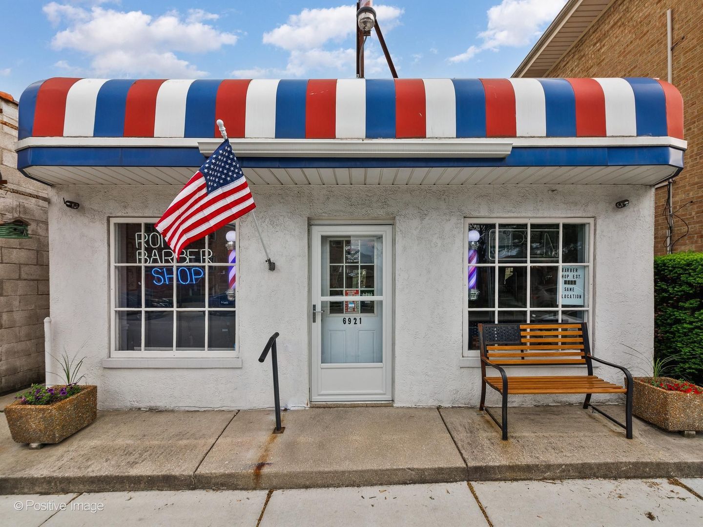 6921 W Higgins Avenue — Chicago, IL 60656