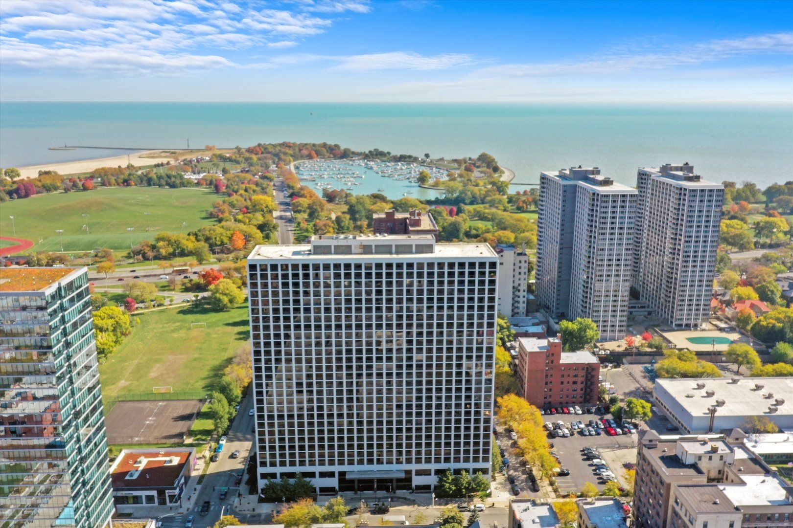 4343 N Clarendon Avenue #1408 — Chicago, IL 60613