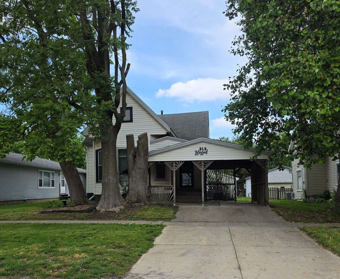 919 E Johnson Street — Clinton, IL 61727