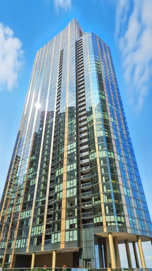 211 N Harbor Drive #3605 — Chicago, IL 60601