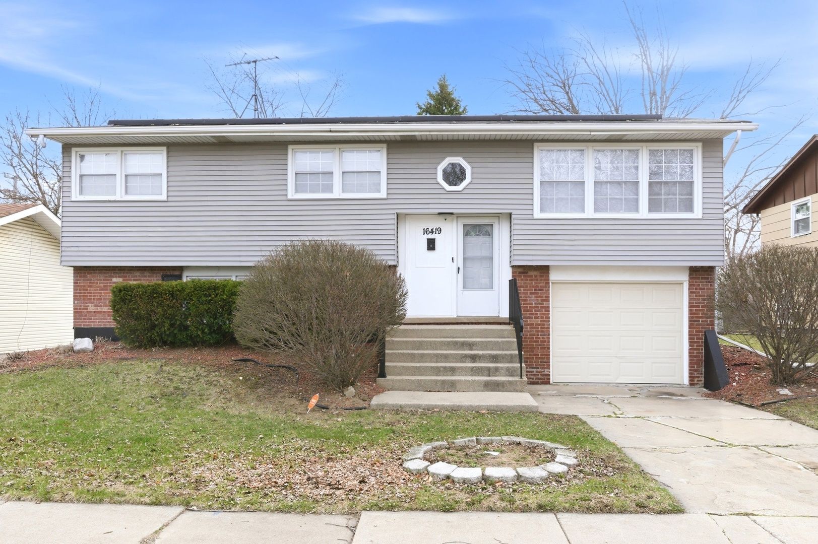 16419 Woodlawn West Avenue — South Holland, IL 60473