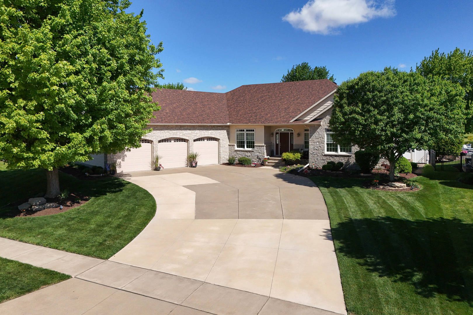 920 Rustic View Court — Eldridge, IA 52748