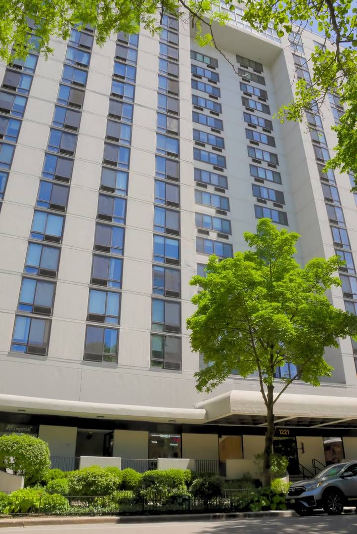 1221 N Dearborn Parkway #411S — Chicago, IL 60610