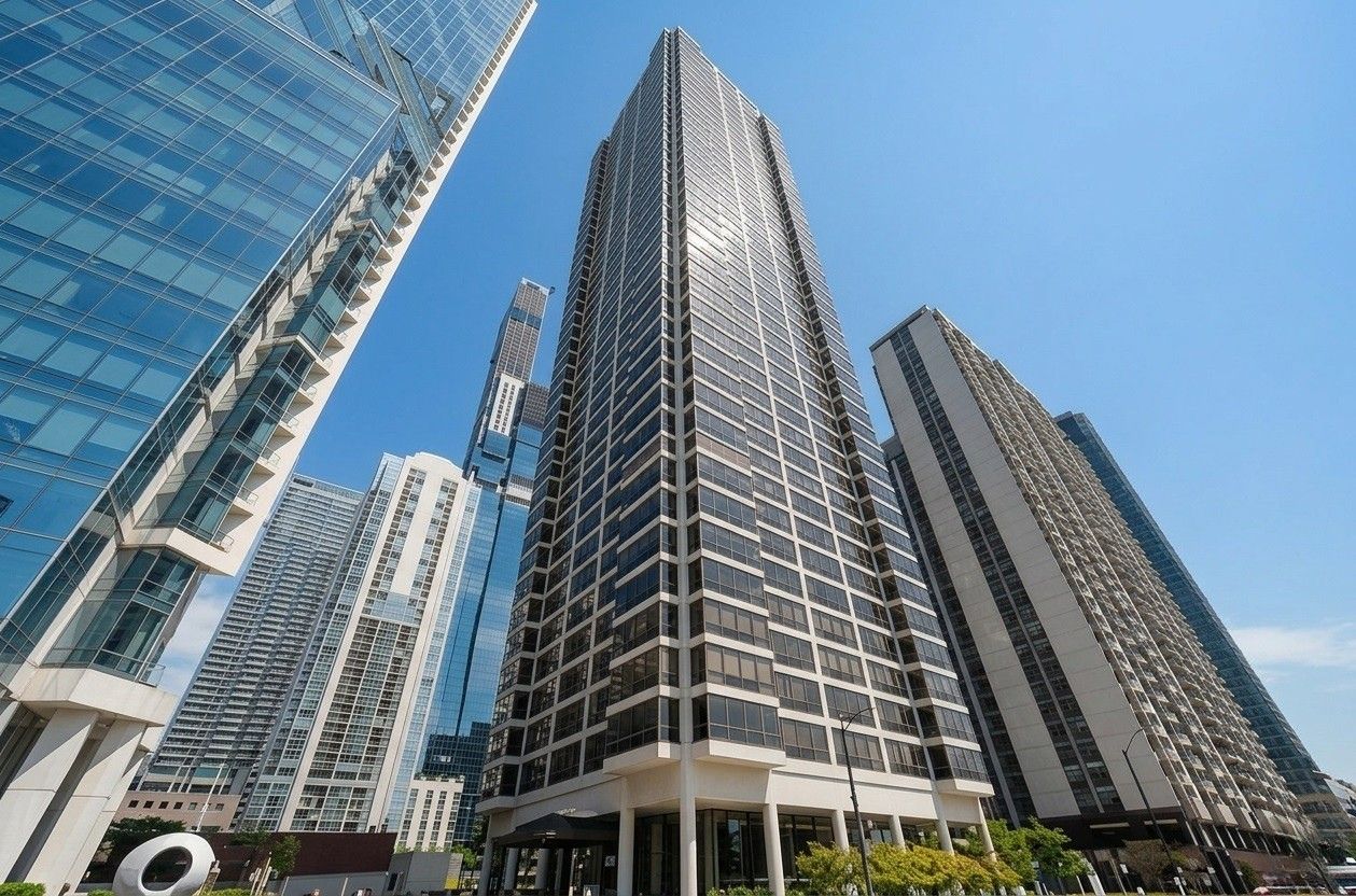360 E Randolph Street #2203 — Chicago, IL 60601