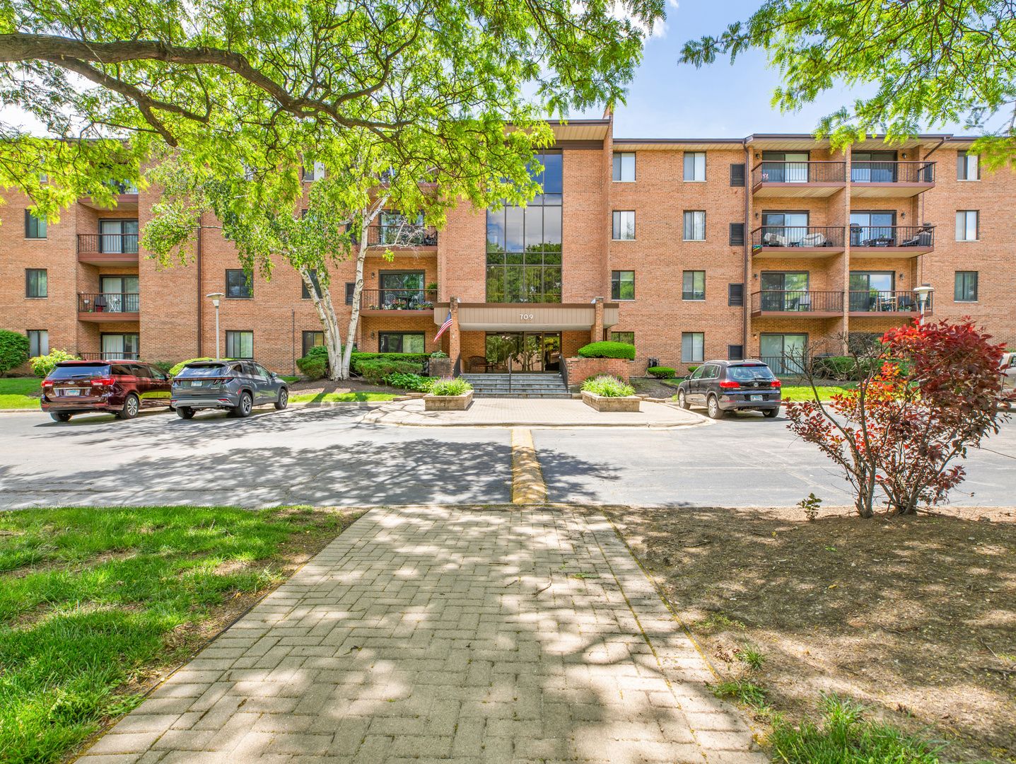 709 79TH Street #404 — Darien, IL 60561