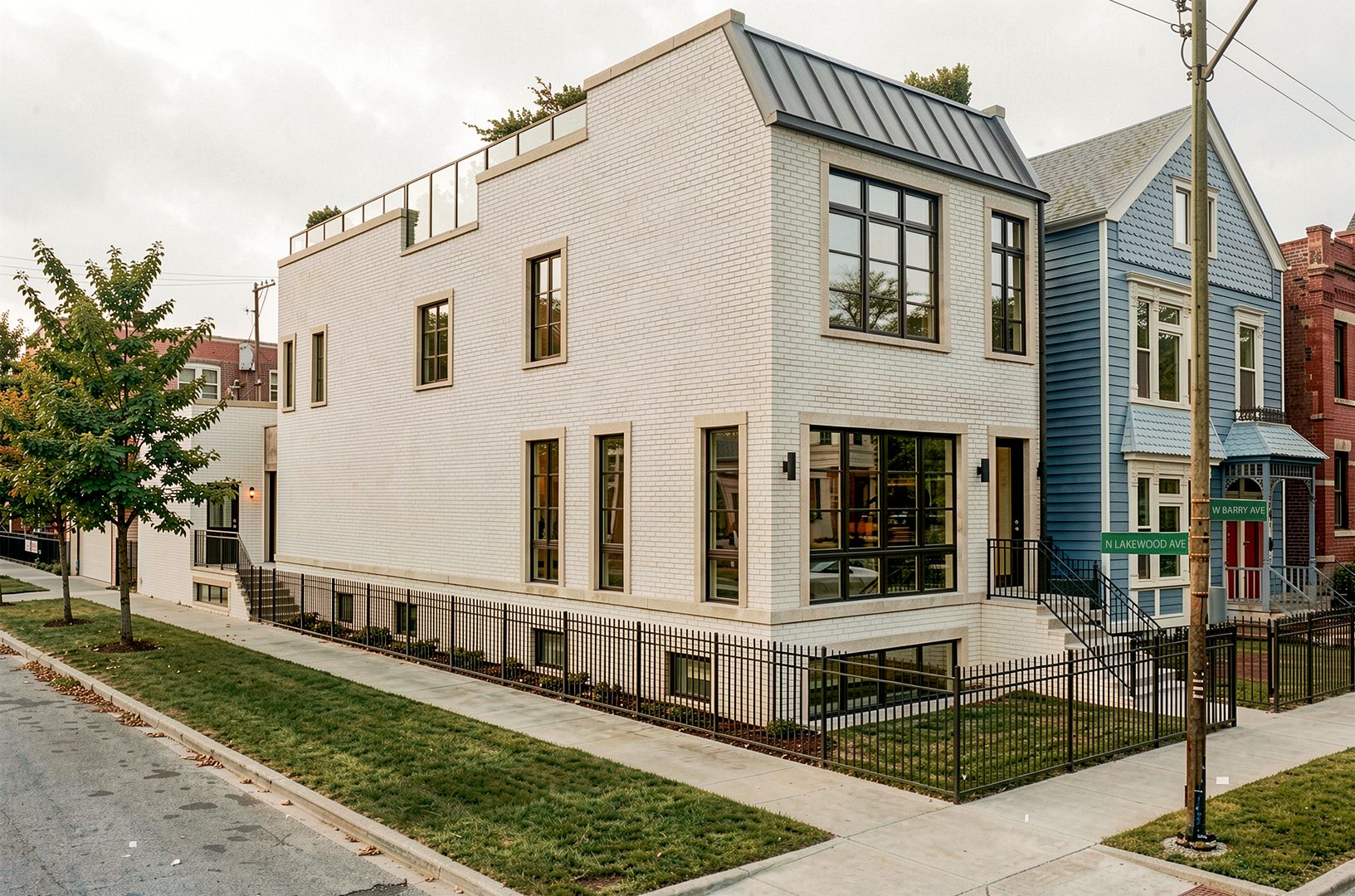 1303 W Barry Avenue — Chicago, IL 60657