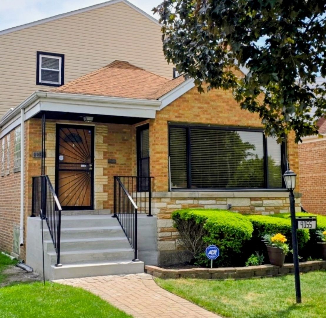 9055 S Luella Avenue — Chicago, IL 60617