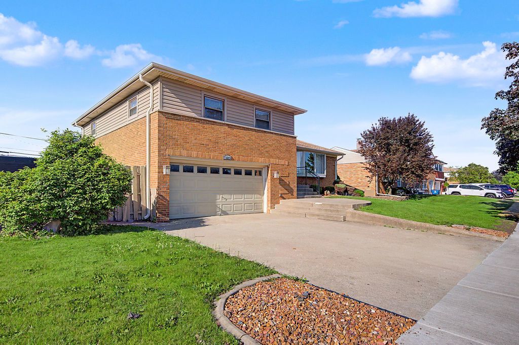 1217 Winston Drive — Melrose Park, IL 60160
