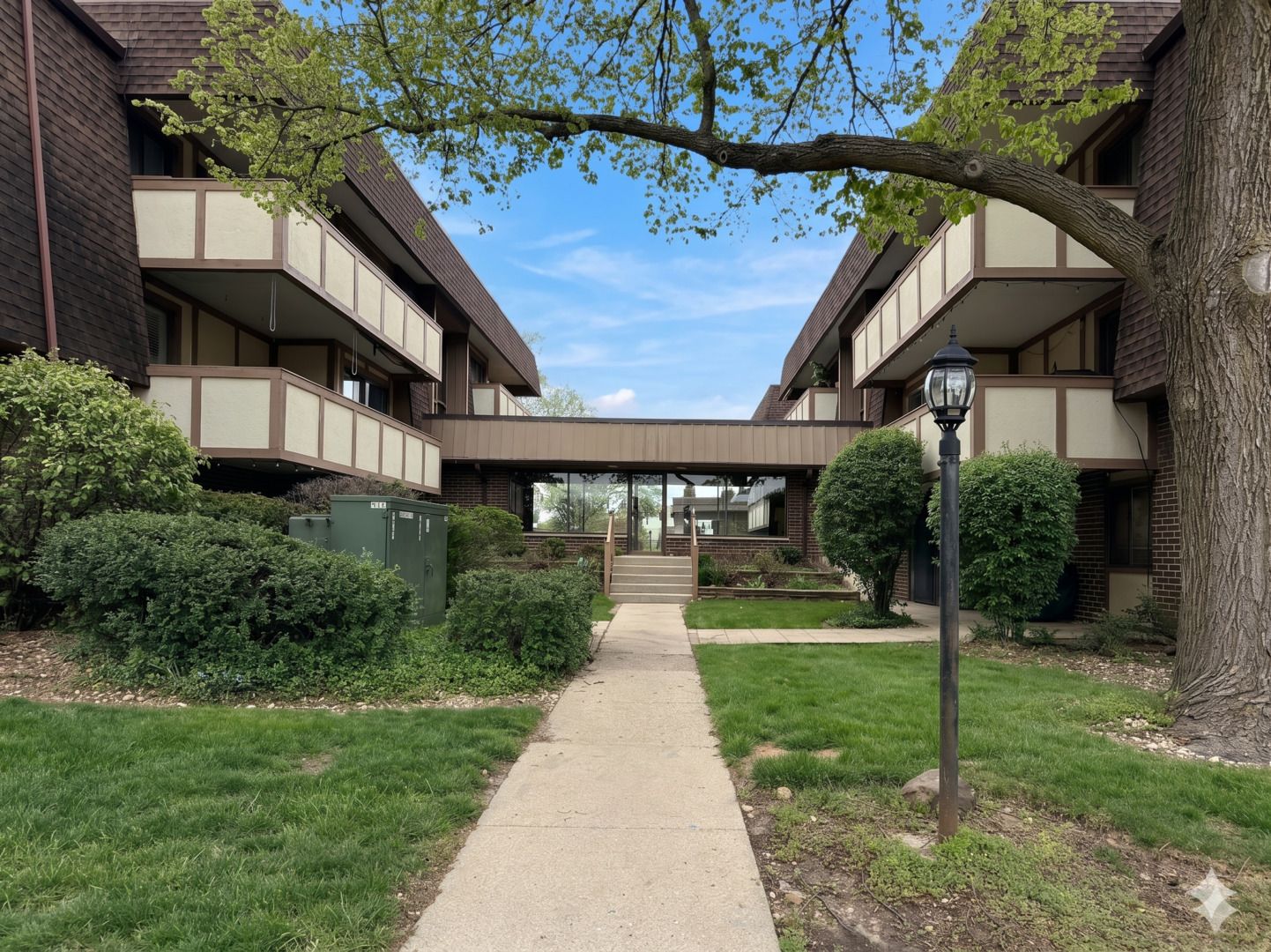 435 Cavalier Court #205C — West Dundee, IL 60118