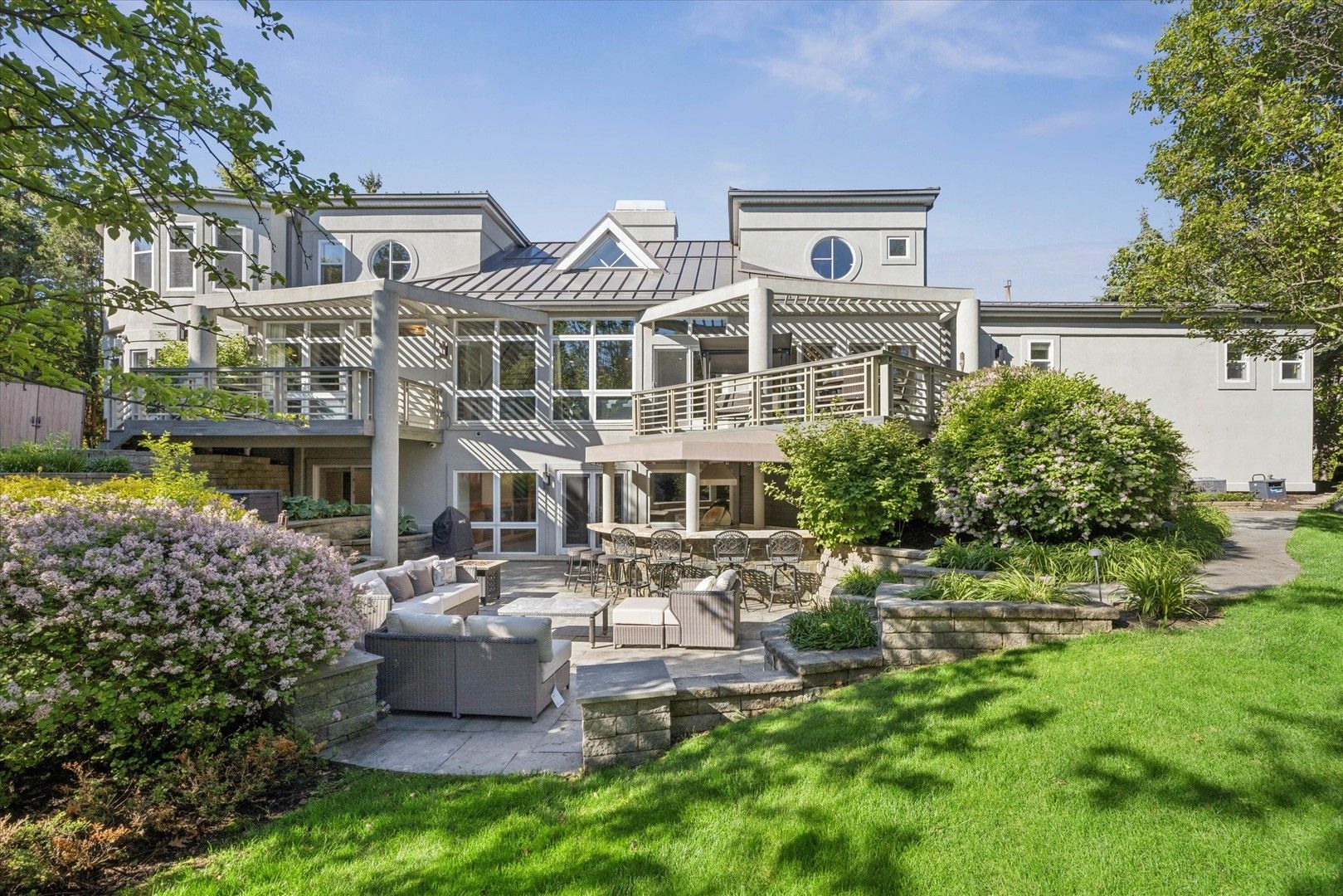 125 Circle Ridge Drive — Burr Ridge, IL 60527